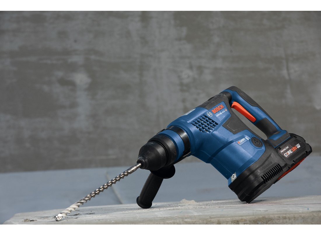 PROFACTOR 18V Connected-Ready SDS-plus® Bulldog™ 1-1/4 In. Rotary Hammer with (2) CORE18V 8.0 Ah PROFACTOR Performance Batteries