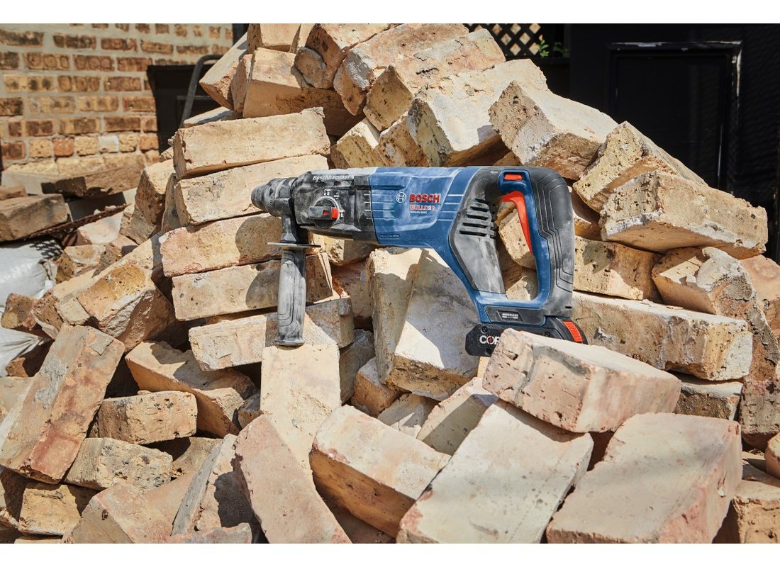 18V Brushless Connected-Ready SDS-plus® Bulldog™ 1-1/8 In. Rotary Hammer Kit with (2) CORE18V 8.0 Ah PROFACTOR Performance Batteries