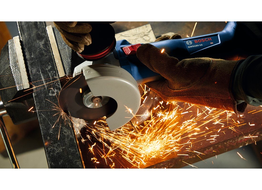 18V Brushless 4-1/2 – 5 In. Angle Grinder Kit with (1) CORE18V® 8 Ah High Power Battery