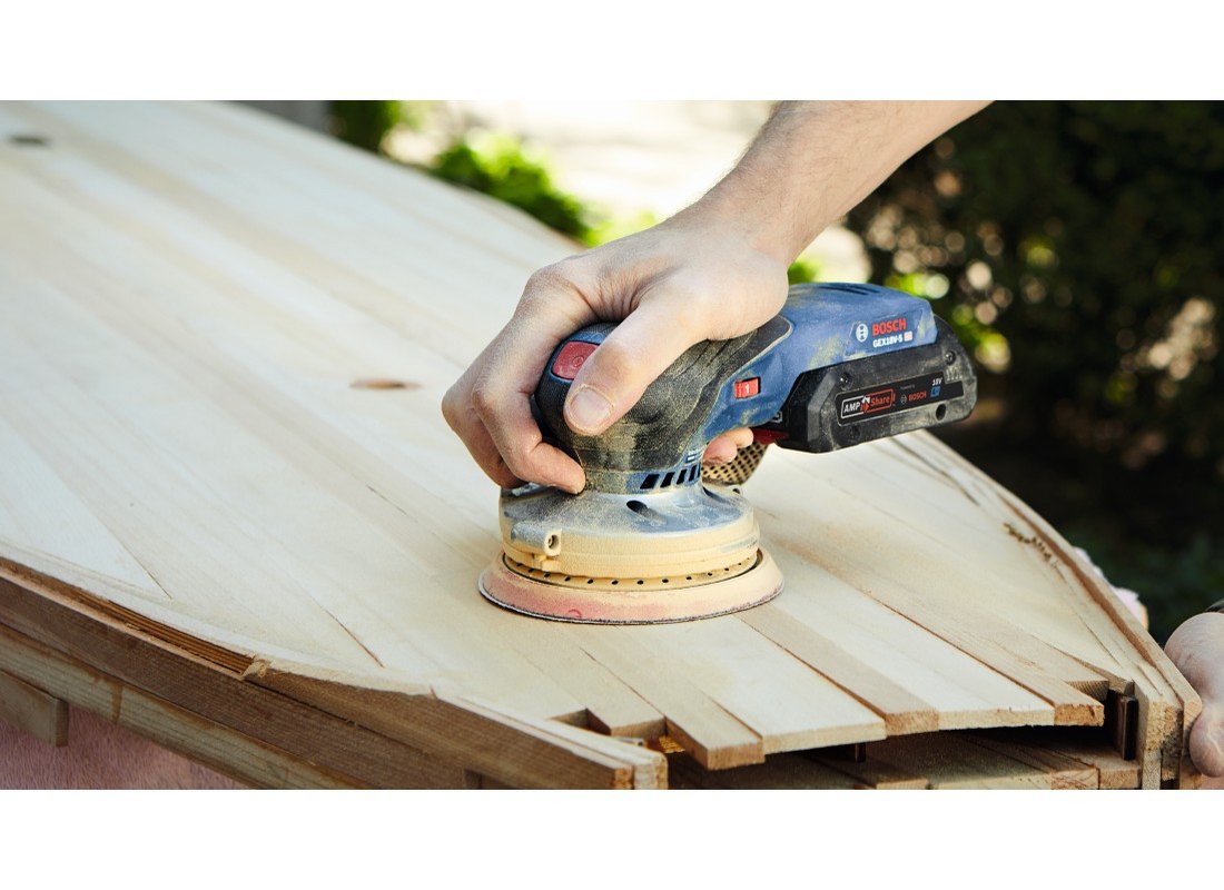 18V Brushless 5 In. Random Orbit Sander Kit with (1) CORE18V® 4 Ah Advanced Power Battery