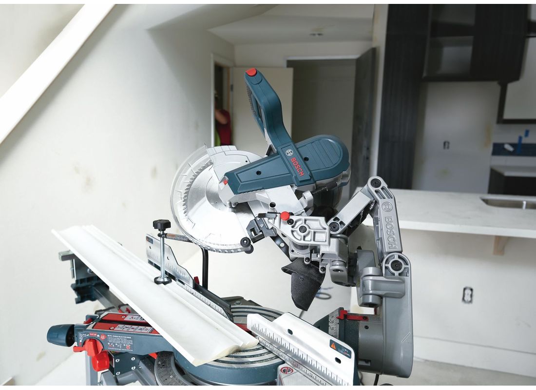 10 In. Dual-Bevel Glide Miter Saw Bosch CM10GD